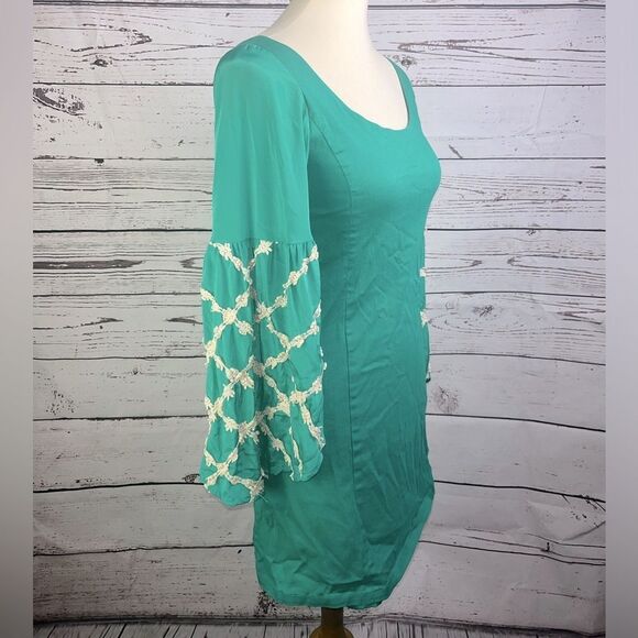 Judith March Green Bell Sleeve Mini Dress - Picture 2 of 7